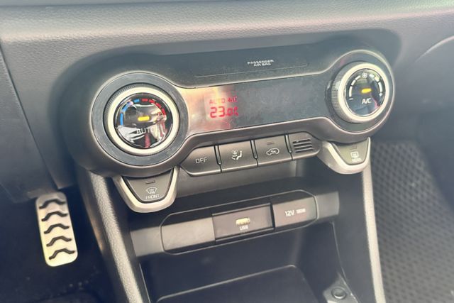 【1.2L GT-LINE】原鈑件 空力套件 天窗 恆溫 IKEY 定速 Apple carplay  第12張相片