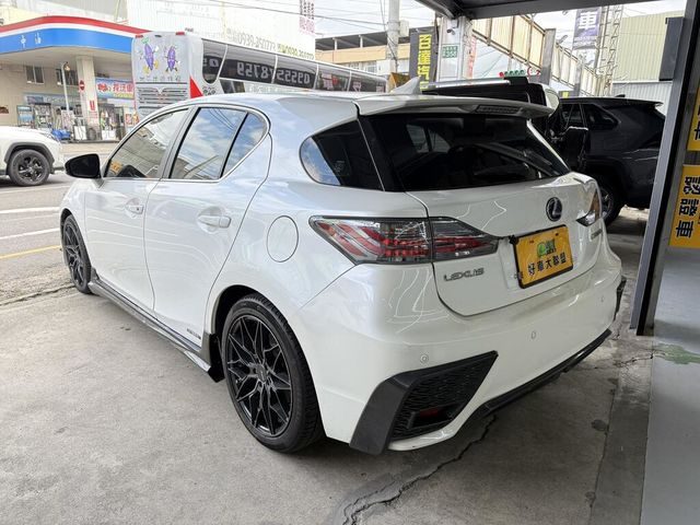 LEXUS凌志 CT200H  第3張相片