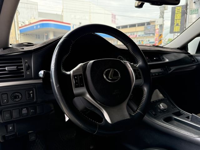 LEXUS凌志 CT200H  第5張相片