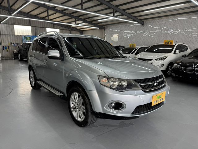 MITSUBISHI三菱 OUTLANDER  第2張相片