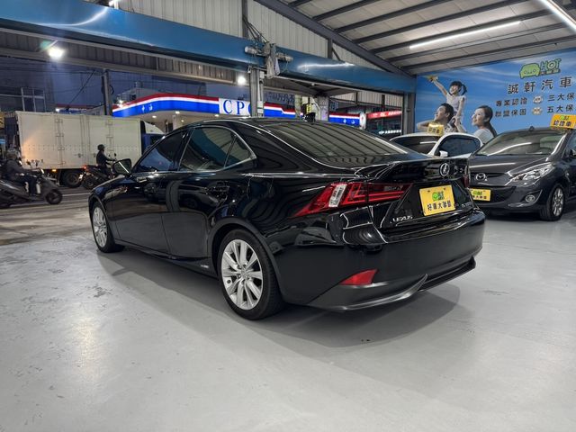 LEXUS凌志 IS 300H  第4張相片