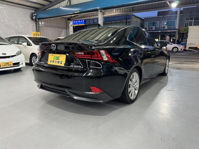 LEXUS凌志 IS 300H  第5張相片