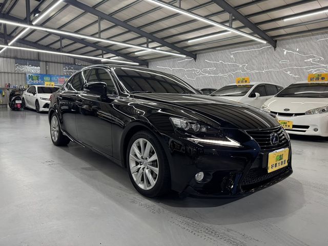 LEXUS凌志 IS 300H  第6張相片
