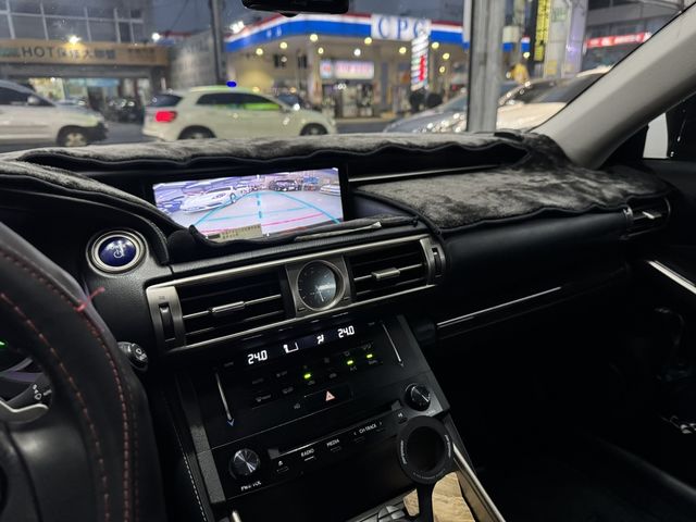 LEXUS凌志 IS 300H  第9張相片