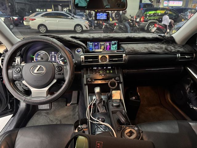 LEXUS凌志 IS 300H  第11張相片