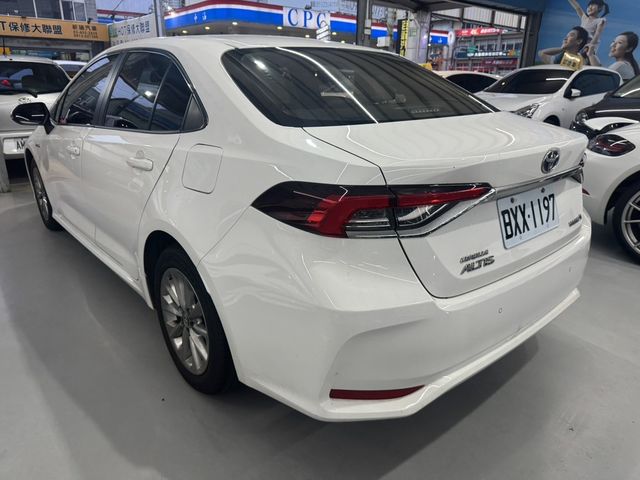 TOYOTA豐田 COROLLA ALTIS HYBRID  第6張相片
