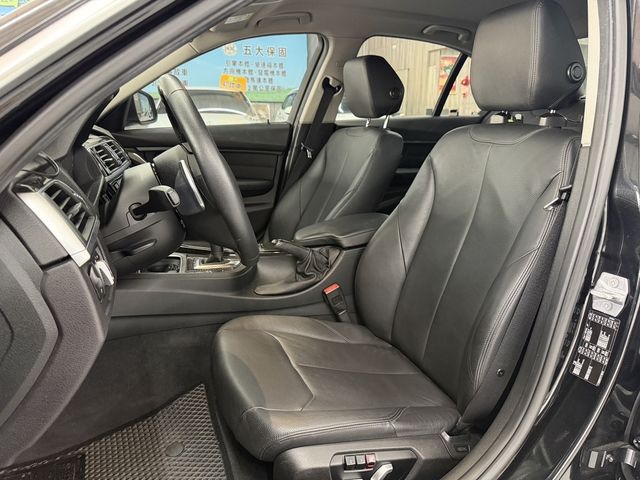 BMW寶馬 320I SEDAN ZA  第7張相片