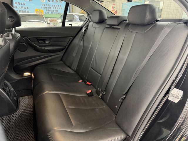 BMW寶馬 320I SEDAN ZA  第8張相片