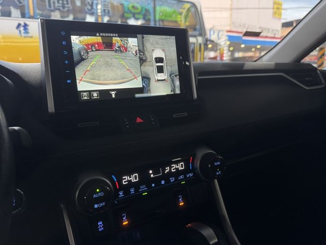 TOYOTA豐田 RAV4  第6張相片