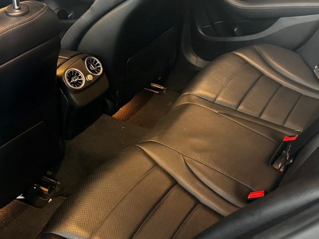 Mercedes-Benz/賓士 C300  第1張相片