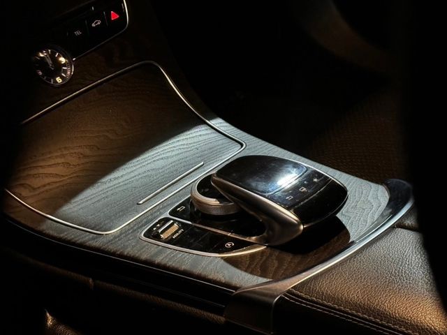 Mercedes-Benz/賓士 C300  第2張相片