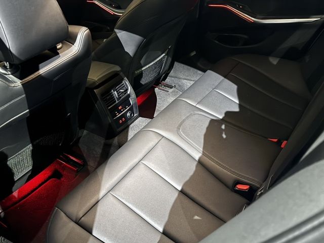 BMW/ 寶馬 330i  第13張相片