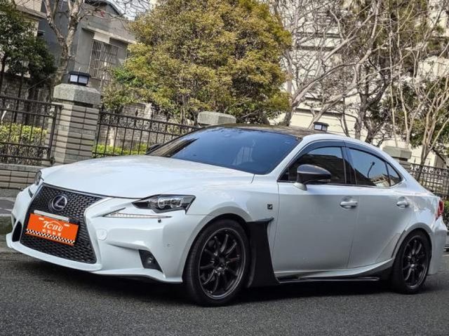 Lexus IS  第1張相片