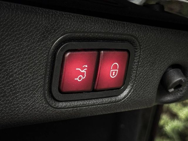 Mercedes-Benz/賓士 E-CLASS  第12張相片