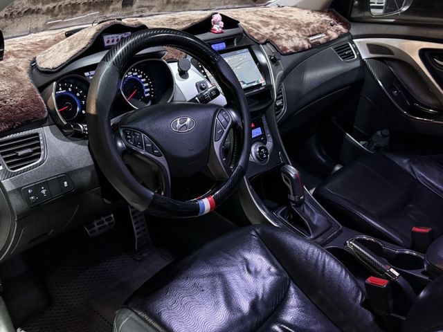 Hyundai Elantra  第7張相片