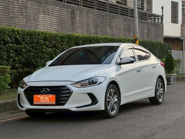 Hyundai Elantra  第1張相片
