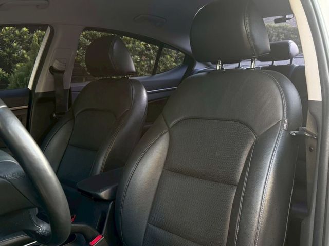 Hyundai Elantra  第7張相片
