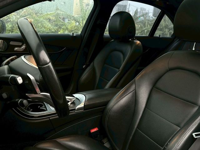 Mercedes-Benz/賓士 C300  第2張相片