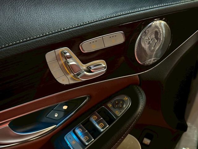 Mercedes-Benz/賓士 C300  第6張相片