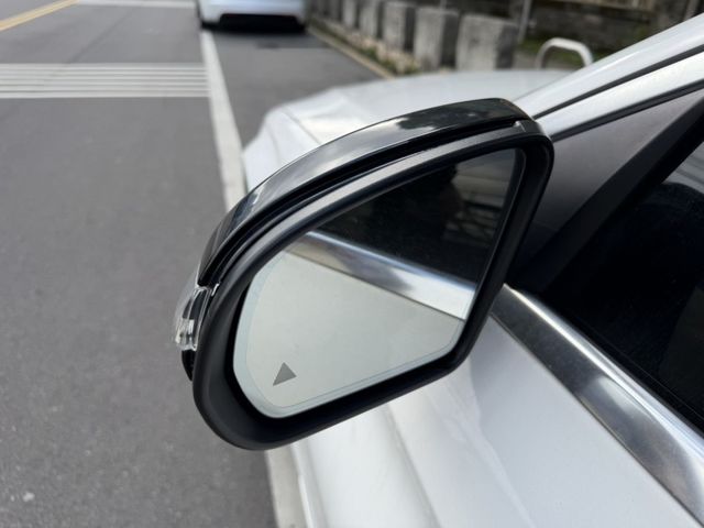 Mercedes-Benz/賓士 C300  第1張相片