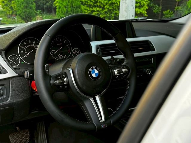 BMW/ 寶馬 328i  第2張相片