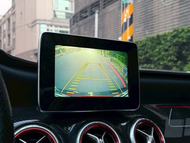 Mercedes-Benz/賓士 CLA250  第2張相片