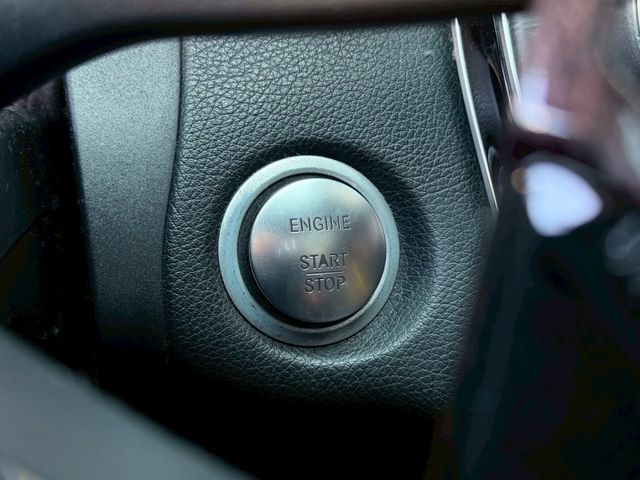 Mercedes-Benz/賓士 C300  第3張相片