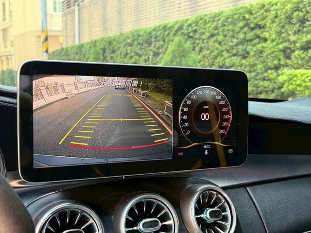 Mercedes-Benz/賓士 C300  第14張相片