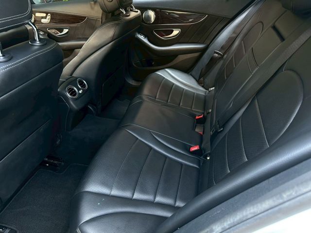 Mercedes-Benz/賓士 C300  第3張相片