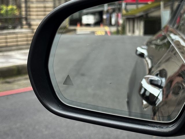 Mercedes-Benz/賓士 C300  第7張相片