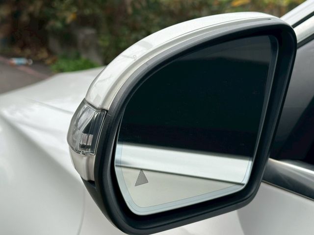 Mercedes-Benz/賓士 C300  第6張相片