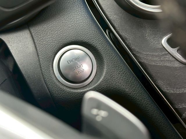 Mercedes-Benz/賓士 C300  第8張相片