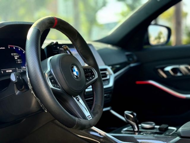 2019 BMW 330i Luxury版 原鈑件 黑底貼消光黑  第4張相片