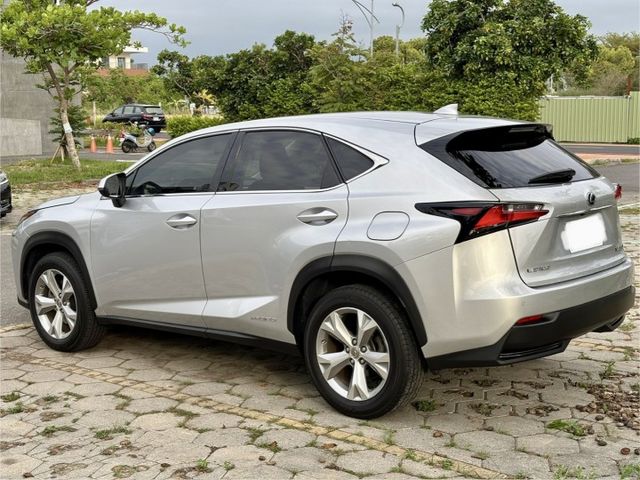 2015 NX300H 銀色 實跑10萬 豪華版 內外漂亮  第4張相片