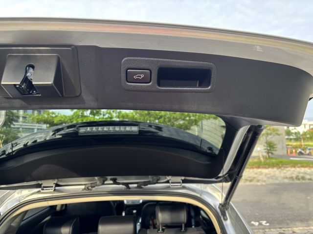 2015 NX300H 銀色 實跑10萬 豪華版 內外漂亮  第6張相片