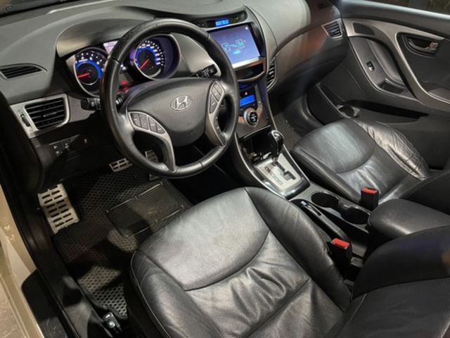 HYUNDAI現代 ELANTRA  第7張相片