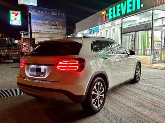 M-BENZ賓士 GLA180  第2張相片