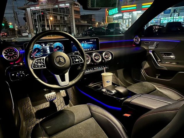 M-BENZ賓士 CLA250  第3張相片