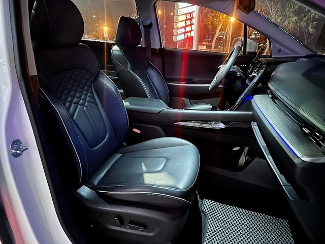 HYUNDAI現代 CUSTIN  第6張相片