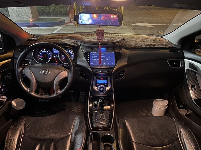 HYUNDAI現代 ELANTRA  第5張相片