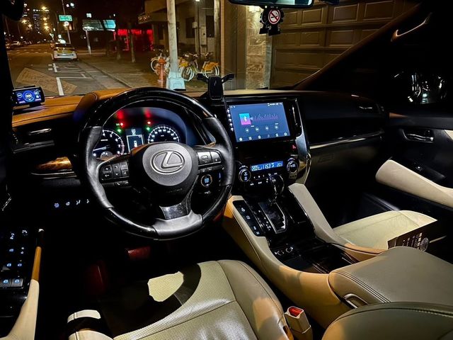 TOYOTA豐田 ALPHARD  第3張相片