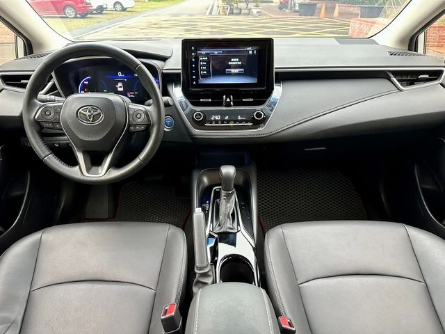 TOYOTA豐田 COROLLA ALTIS HYBRID  第3張相片