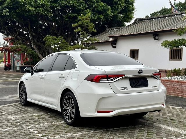 TOYOTA豐田 COROLLA ALTIS HYBRID  第4張相片