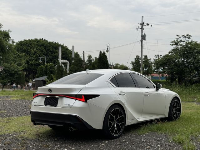 LEXUS凌志 IS 300H  第3張相片