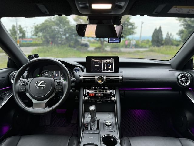 LEXUS凌志 IS 300H  第5張相片