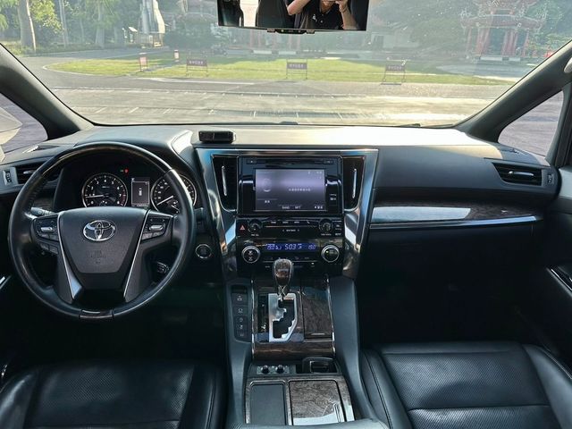 TOYOTA豐田 ALPHARD  第3張相片