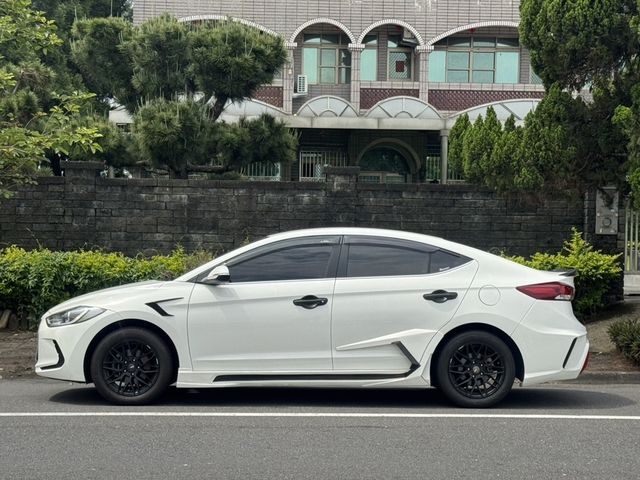 HYUNDAI現代 ELANTRA  第6張相片