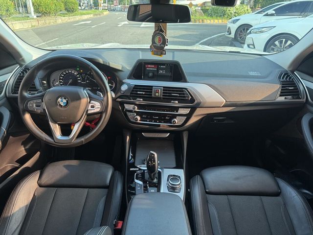 BMW寶馬 X4 XDRIVE20I  第12張相片