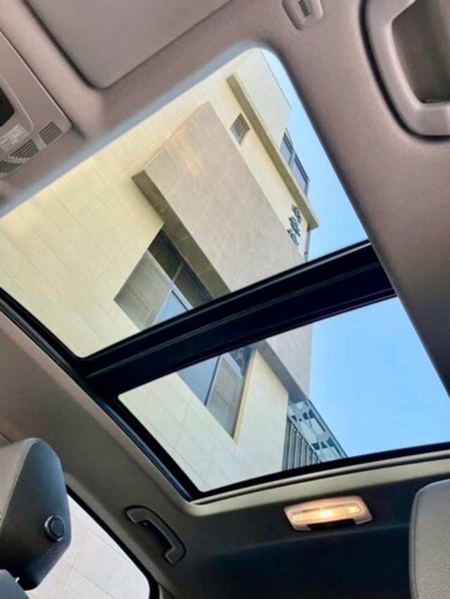 BMW寶馬 320I SPORT LINE  第8張相片