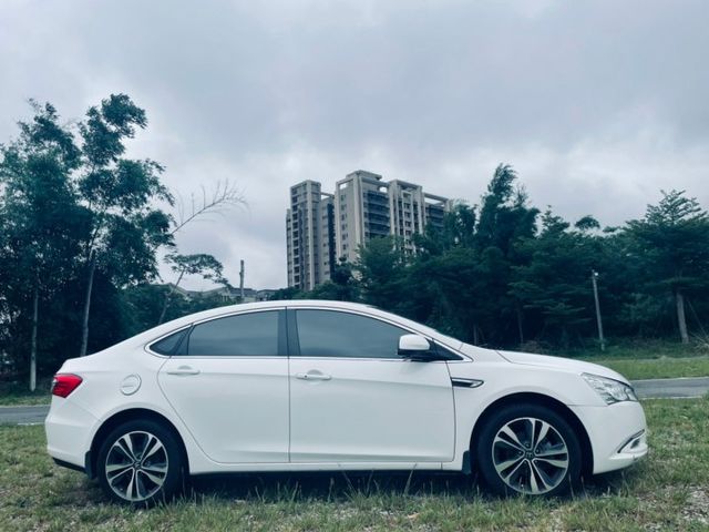 5 SEDAN  第6張相片